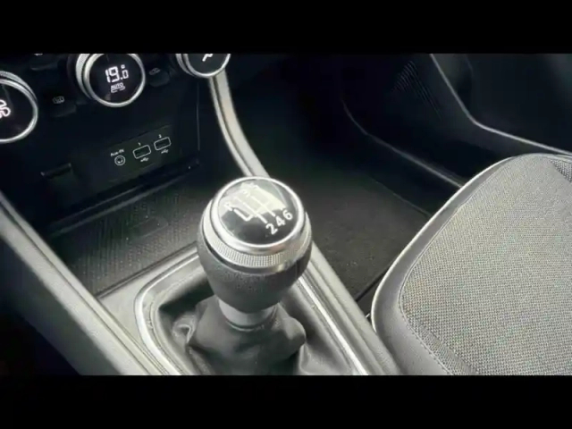 Renault Captur 1.0 tce 90ch techno + attelage — photo 21