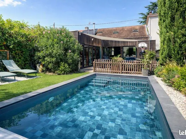 Maison familiale 6 pièces - 143 m² - Bordeaux Saint-Augustin / Mérignac