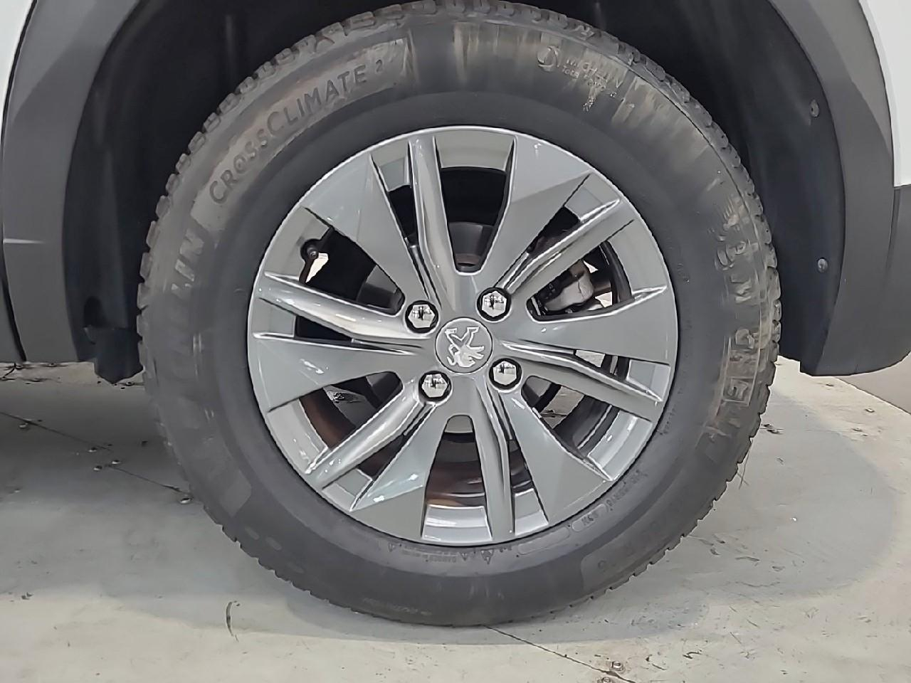 Peugeot 2008 puretech 130 s&s eat8 style — photo 16