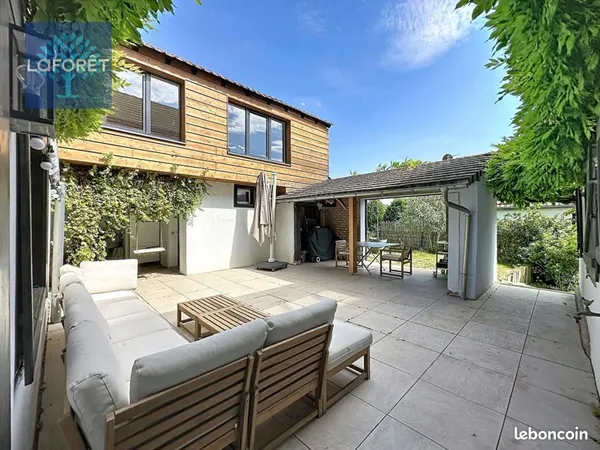 Maison 7 pièces 216 m²