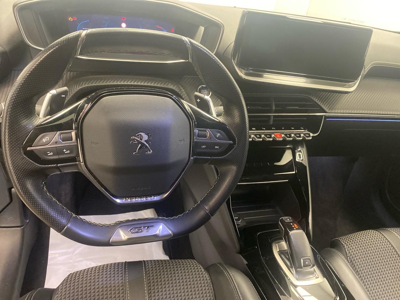 Peugeot 208 puretech 130 s&s eat8 gt — photo 12