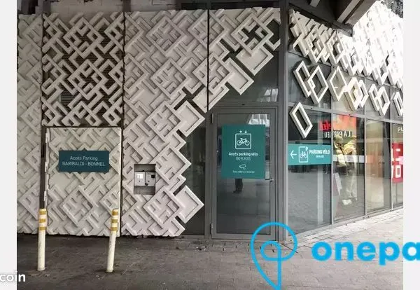 Parking/box 12 m² LYON 03