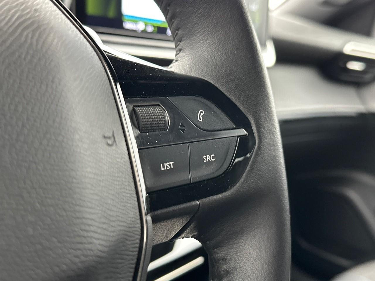 Peugeot 2008 puretech 130 s&s eat8 allure pack — photo 18