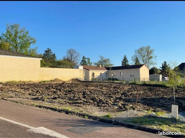 Exclusivité : dernier terrain 700 m2 à bâtir dans un quartier prisé