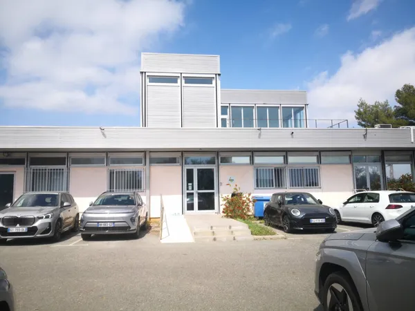 A louer La Garde Bureau 400 m2, 17 parkings