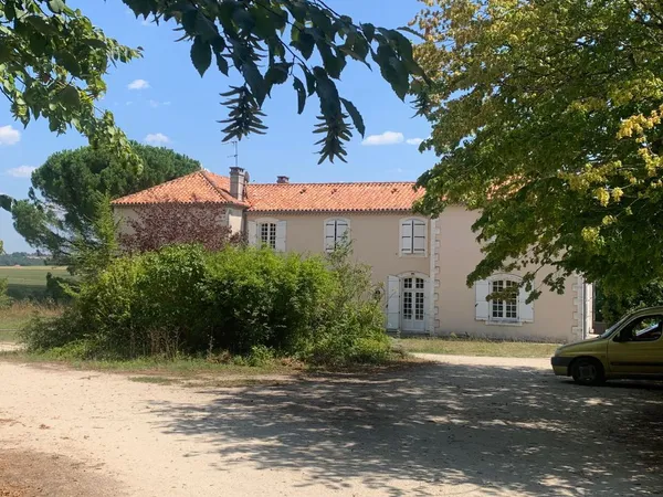 Maison de 400m2 à louer sur Brantôme en Périgord