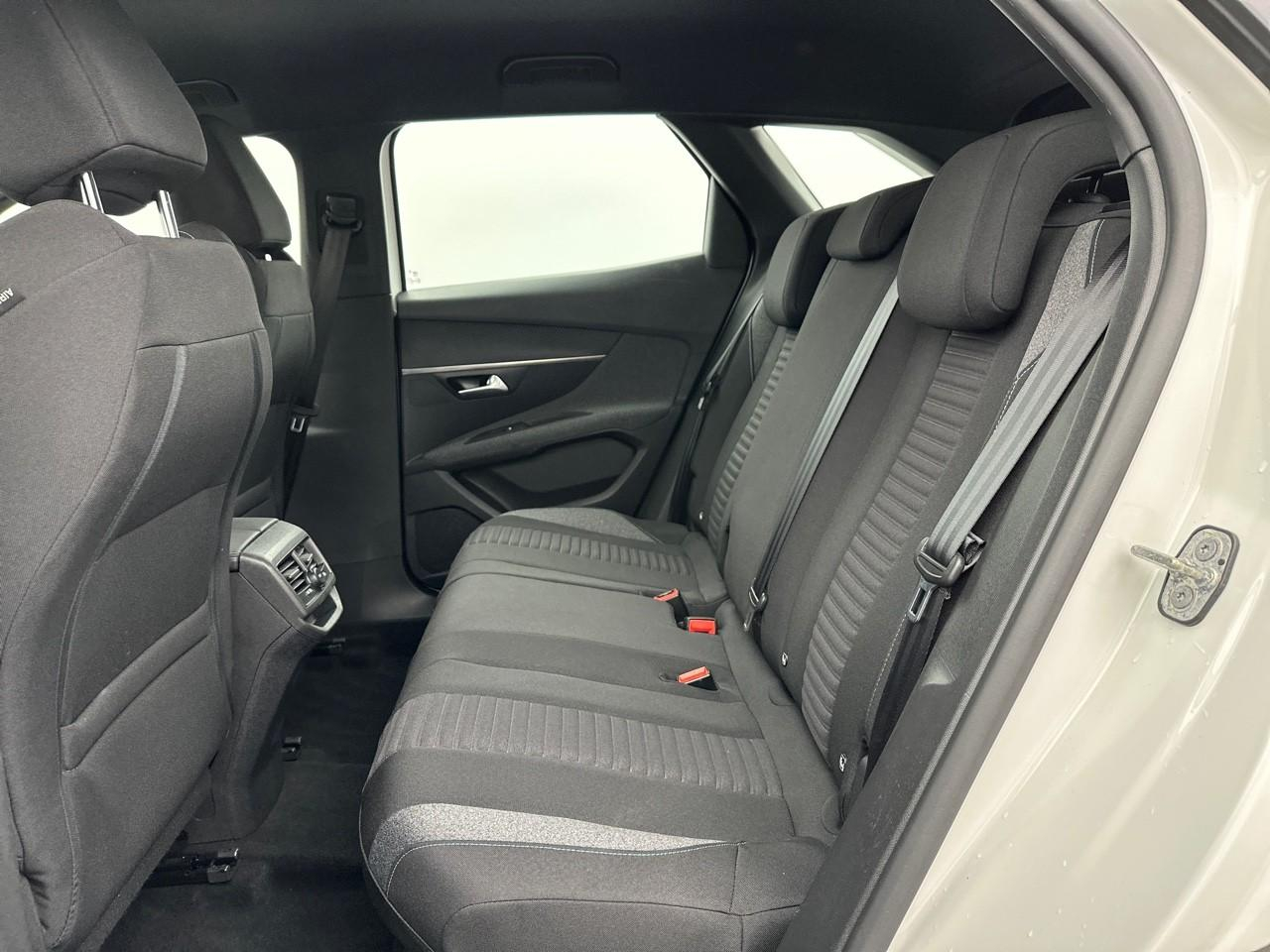 Peugeot 3008 puretech 130ch s&s eat8 active pack — photo 12