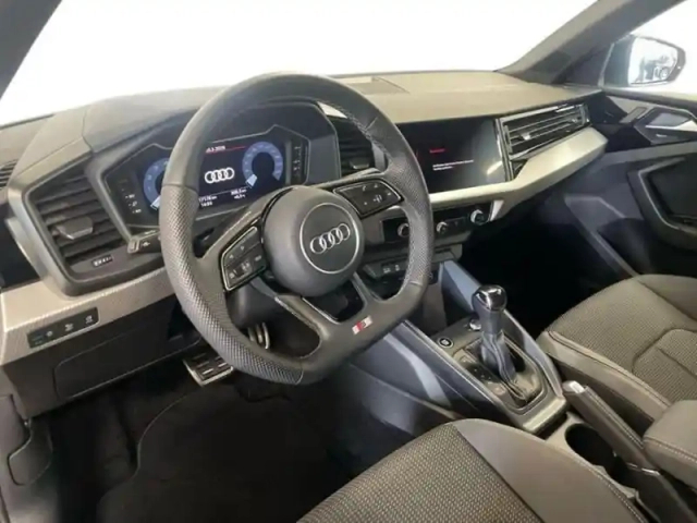 Audi A1 35 tfsi 150 ch s tronic 7 s line plus — photo 9