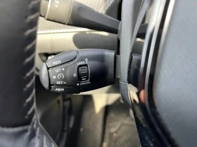 Peugeot 208 e- 136ch allure pack — photo 14