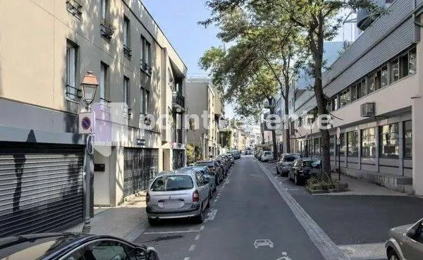 Local commercial 4 pièces 110 m²