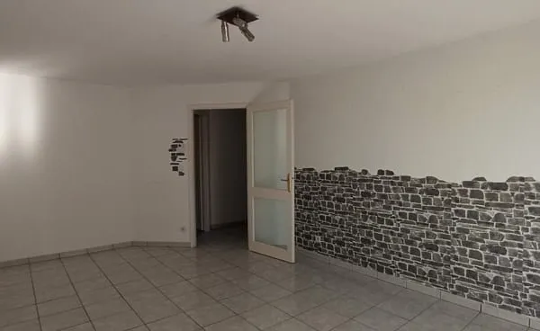 F3 AVEC BALCON ET GARAGE/PARKING