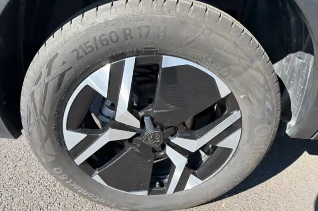 Peugeot 2008 hybrid 136 e-dcs6 — photo 47
