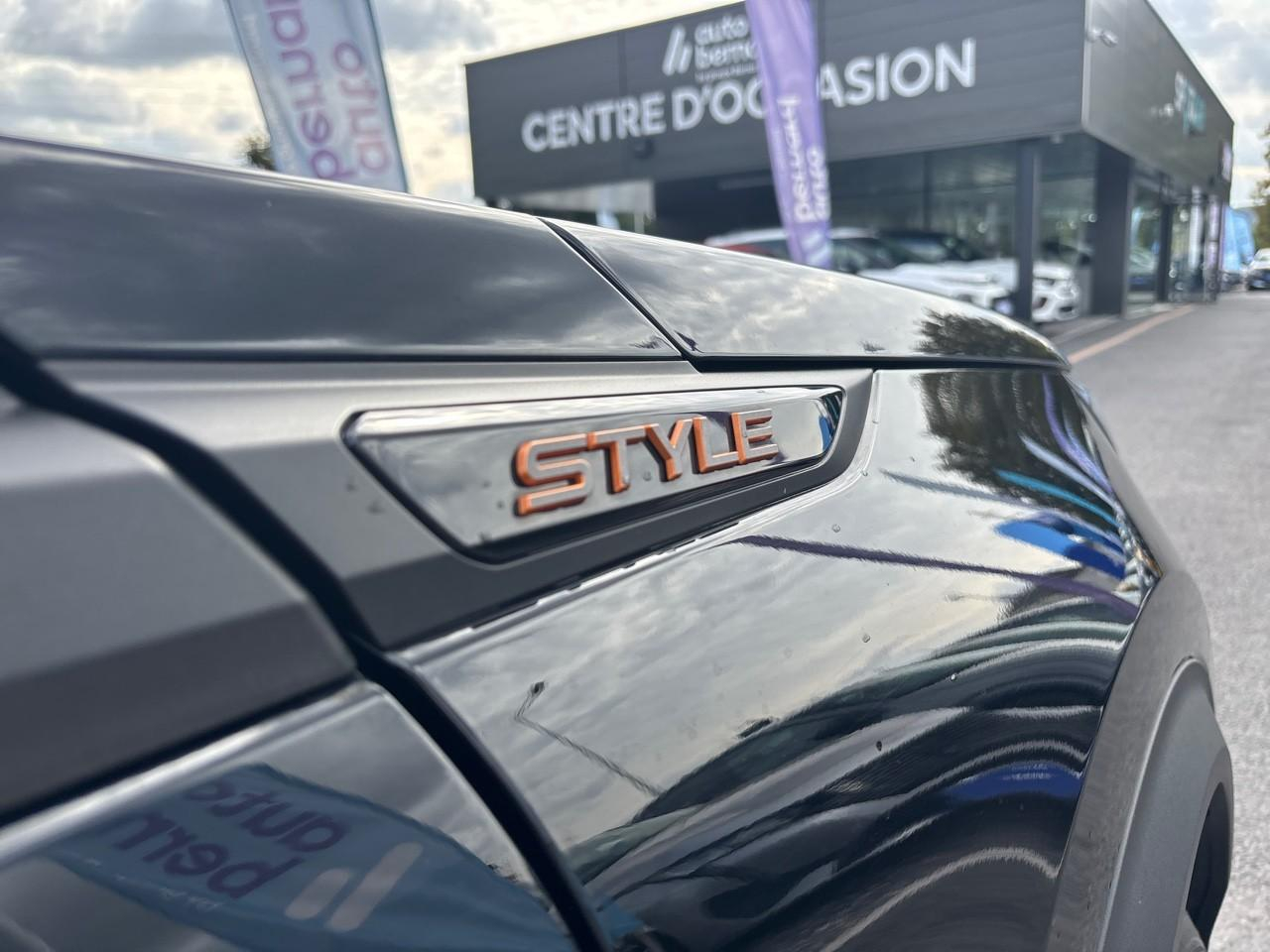 Peugeot 2008 1.2 hybrid 145ch style e-dcs6 — photo 14