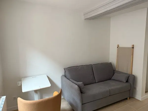 Loue studio meublé 16m2