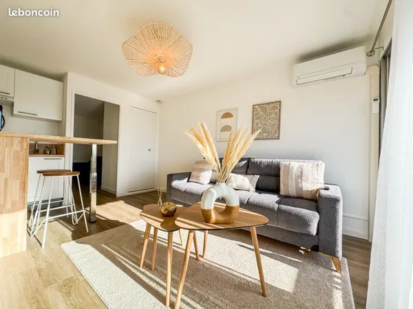 Studio climatisé avec parking à 150m de la plage 🔆