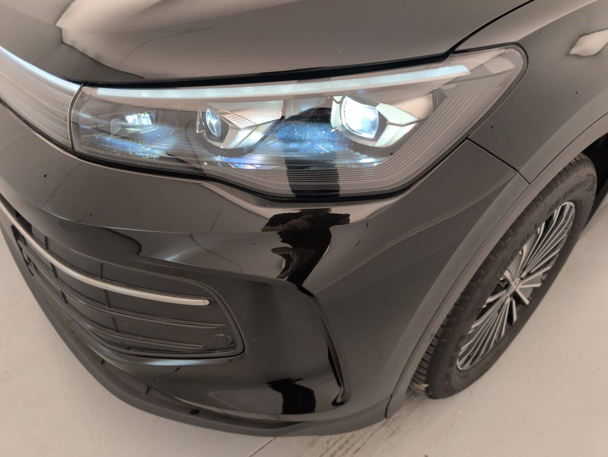 Volkswagen Tiguan — photo 21