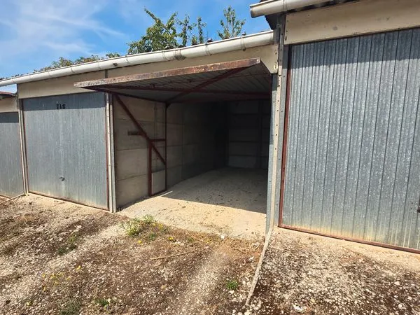 AUXERRE - Garage fermé à louer - 56 /mois charges comprises