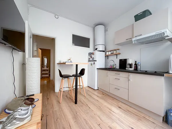 ANGERS HYPER-CENTRE - T2 RÉNOVÉ DE 25 M² AVEC ENTRÉE INDÉPENDANTE - IDÉAL INVESTISSEUR OU PREMIER AC