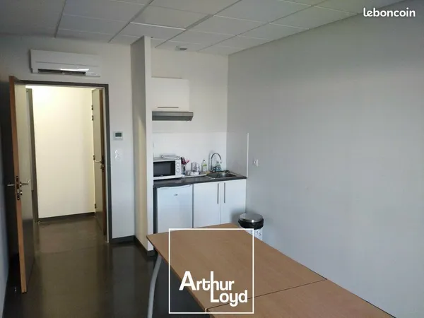 Bureaux 22 m² SAINT PANTALEON DE LARCHE