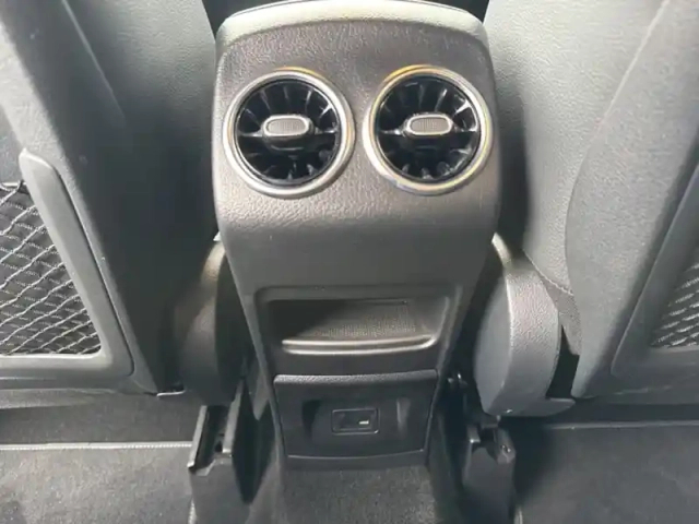 Mercedes Gla 200 progressive line — photo 13