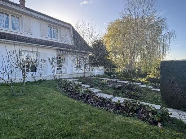 Maison avec piscine - 265 m² - Etampes-sur-Marne