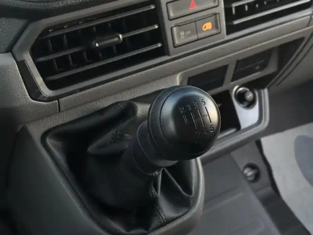 Volkswagen Crafter van 35 l3h3 2.0 tdi 140 ch — photo 18