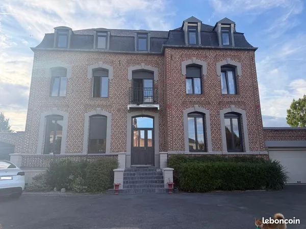 Maison de maître individuelle - 260 m² habitables - 10 min à pied du centre-ville