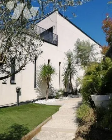Maison 10 pièces 251 m²