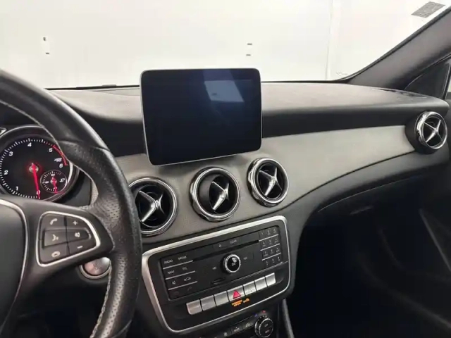 Mercedes Gla 180 d — photo 26