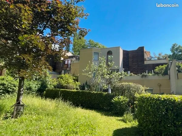 Meylan - quartier Bealiere - Grand T3 de 74 m2 avTerrasse de 8.6 m2 sans vis a vis dans une résidenc