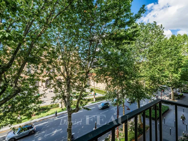 Neuilly - Mairie - Appartement avec balcon - Deux chambres (possible trois) Au coeur de Neuilly et e