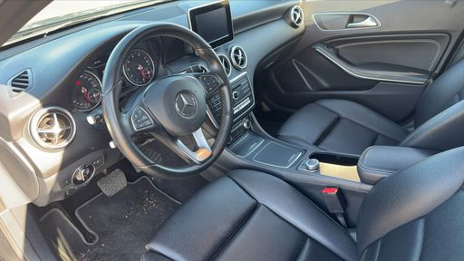 Mercedes Classe A 220 184 4Matic 7G-DCT - Whiteart Edition – 2016 – 93775 km – Essence – Boîte Automatique — photo 35