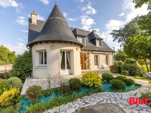 Vente - Maison 4 chambres sur soul sol - 6 pièces - 165 m² sur un terrain de 1500 m²