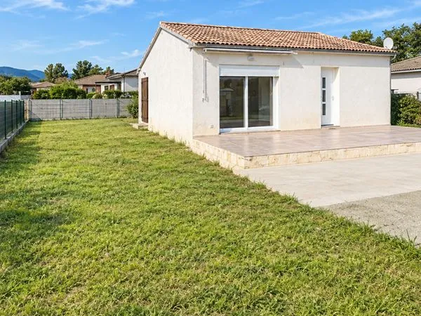 À LOUER - T3 71 m² avec jardin - Santa-Maria-Poggio