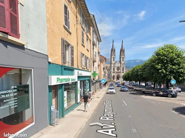 A louer Local commercial de 320m2 à Voiron