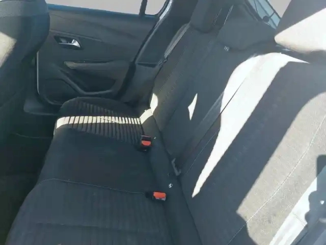 Peugeot 208 electrique 50 kwh 136ch — photo 12