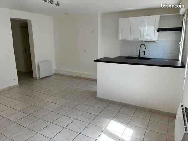 Bel appartement F3 parfait état 150 m de l'hôpital de Bretonneau