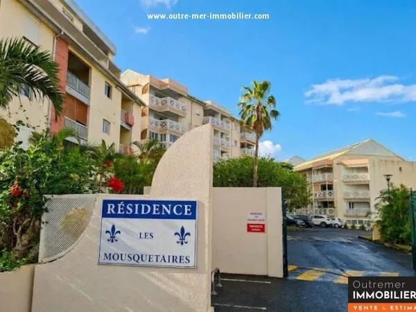 APPARTEMENT T4 AVEC VUE MER, DEUX TERRASSES, PARKING ET CAVE - LE MOUFIA, SAINTE-CLOTILDE