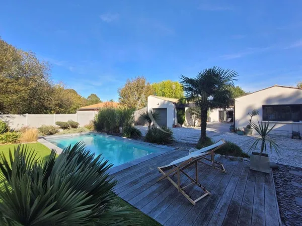 Maison de plain-pied 6 pièces 165 m²
