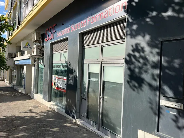 Local commercial 121 m²