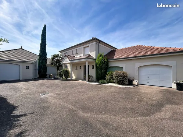 8 pièces - 264 m2 - La Rivière de Corps 10440