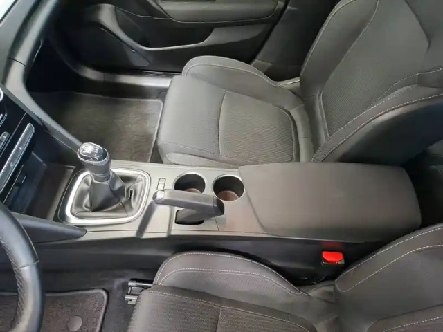 Renault Megane mégane iv berline blue dci 115 — photo 23