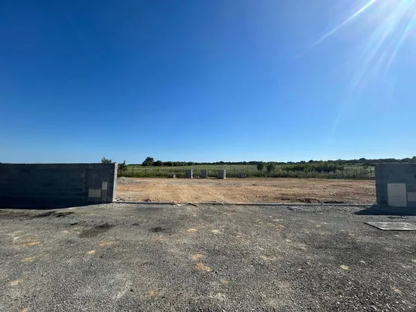 Terrain constructible 713 m²