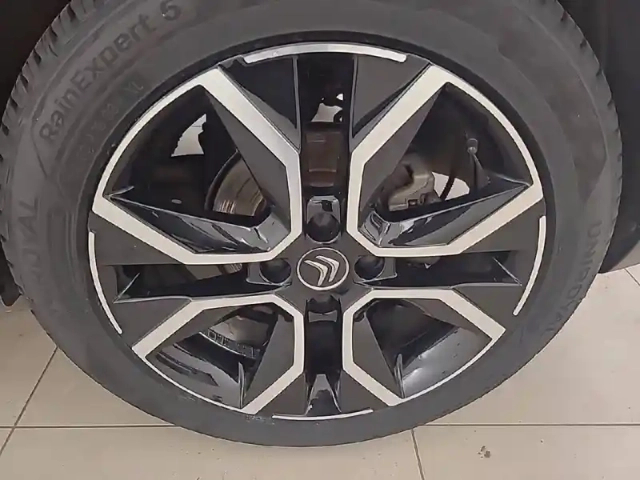 Citroën C4 e- 136 ch automatique — photo 45