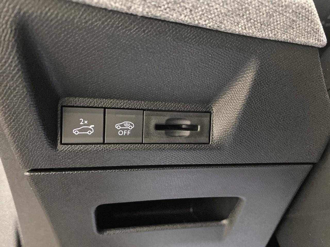 Peugeot 5008 hybrid 136 e-dcs6 gt — photo 18