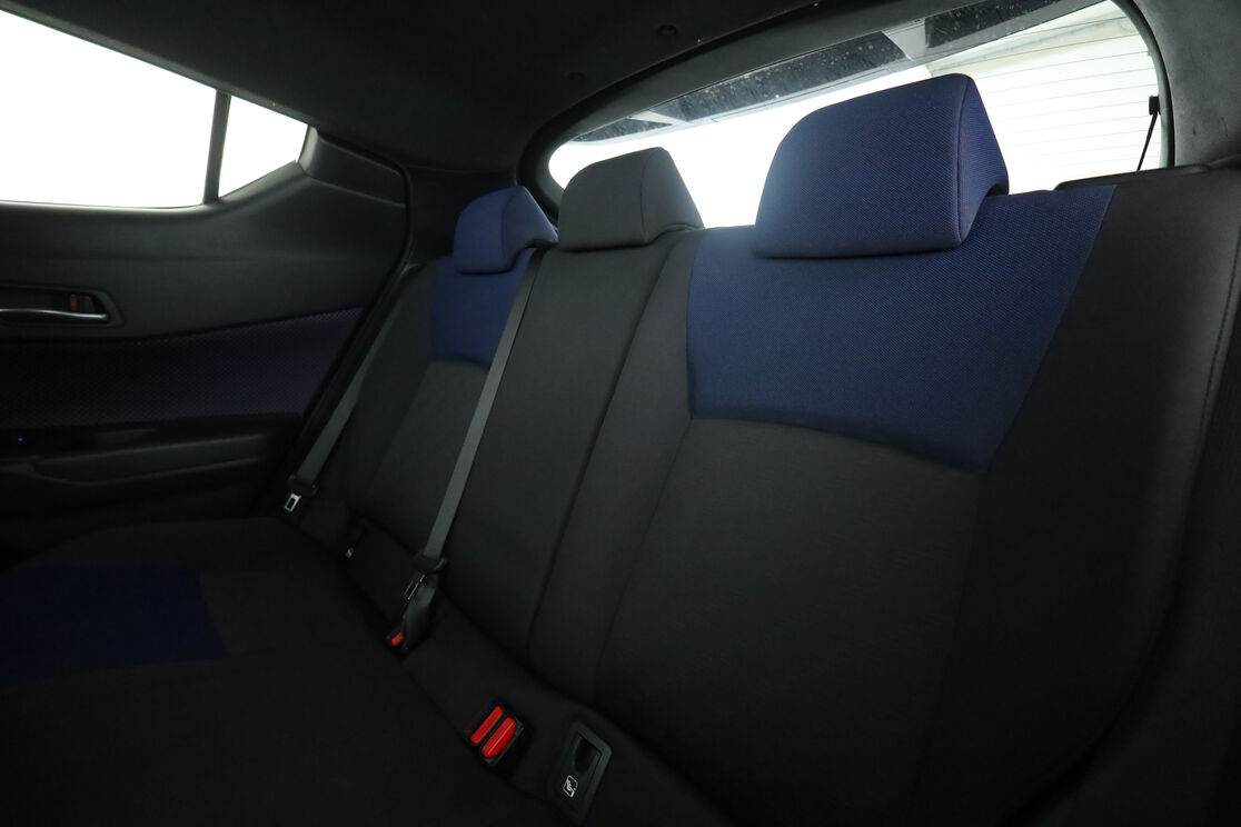 Toyota C-HR 1.8 Hybride Dynamic — photo 13