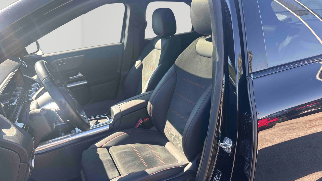 Mercedes GLA 250 e Hybrid EQ 8G-DCT — photo 11