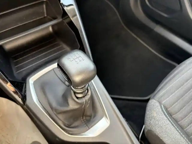 Peugeot 2008 puretech 100 s&amp;s bvm6 — photo 11