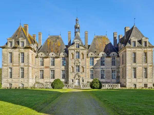 Magnifique château XVIIe classé Monument Historique. Domaine hôtelier de chambres d'hôtes avec fort 