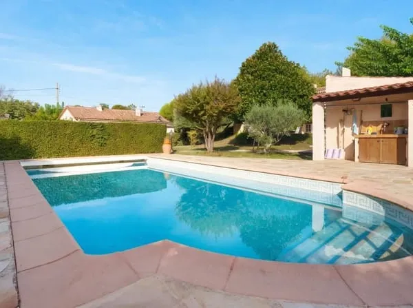 Référence : 7370-MCO - Maison 5 pièces terrain 1089 m² avec piscine au calme absolu